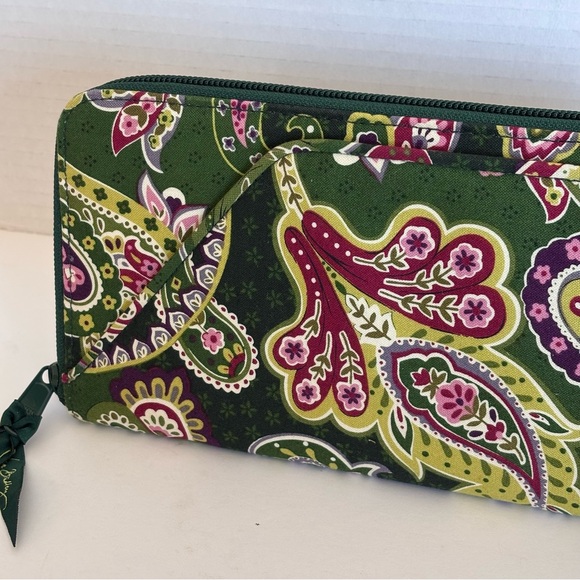 EUC Vera Bradley Green Pink Purple Paisley Print Women's Clutch Wallet - Picture 2 of 9